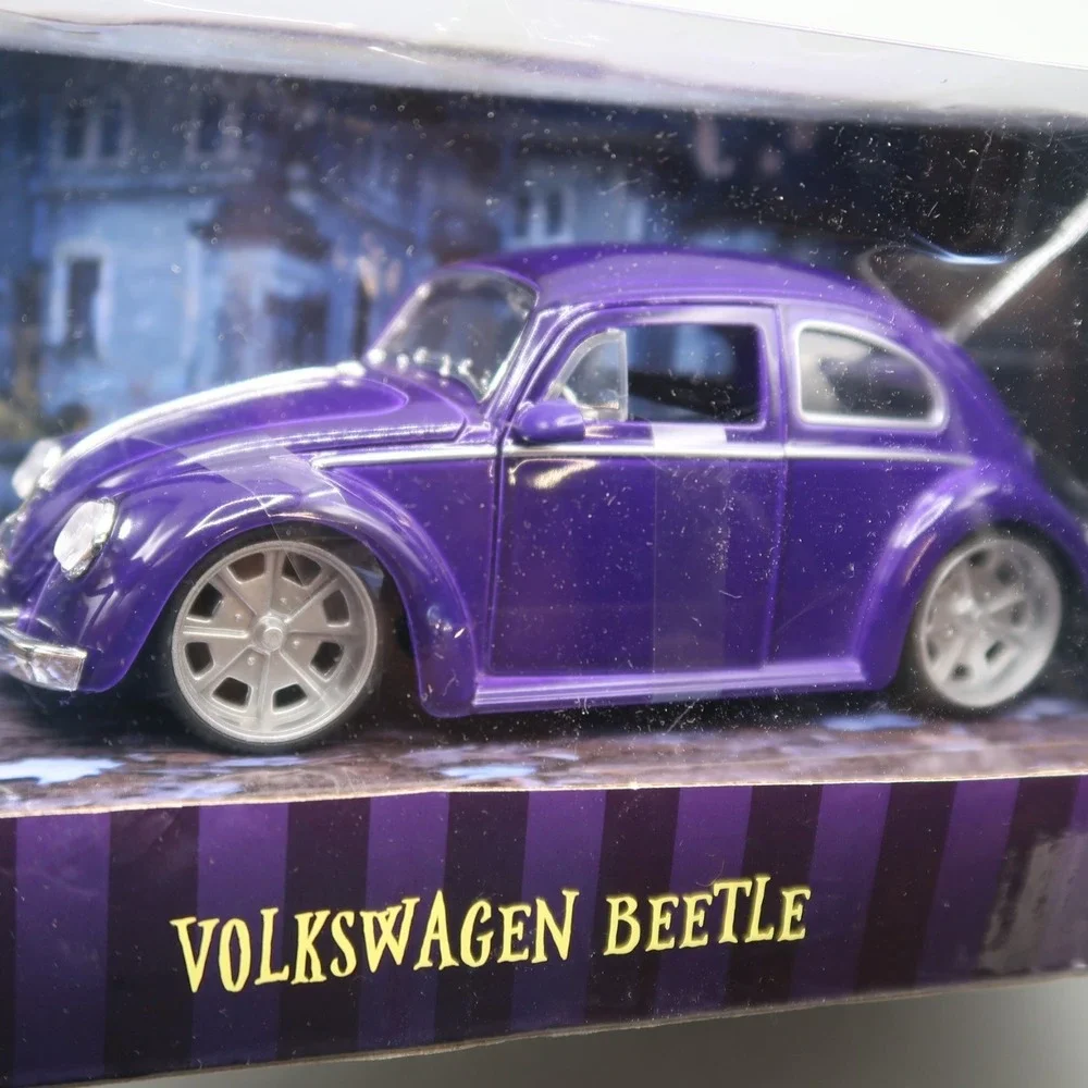 Jada Toys 1:24 Diecast Volkswagen Beetle‎ Purple Car Wednesday Figure
